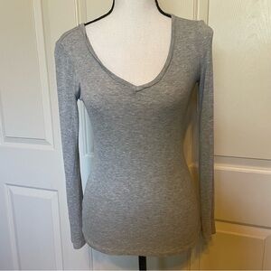 Venus Top Women’s Size Small Gray V-Neck Long Sleeve Ribbed EUC